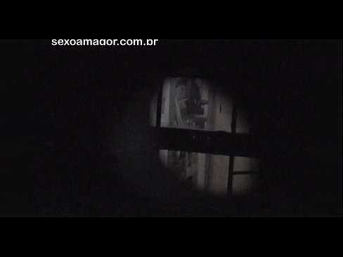❤️ Blondiin saab salaja videolevi naabruskonna voyeuri poolt peidetud õõnsate telliskivide taha peidetud ️❌ Sluts at us ️❤